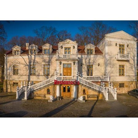 Palac Tarnowskich Островец-Свентокшиский Экстерьер фото
